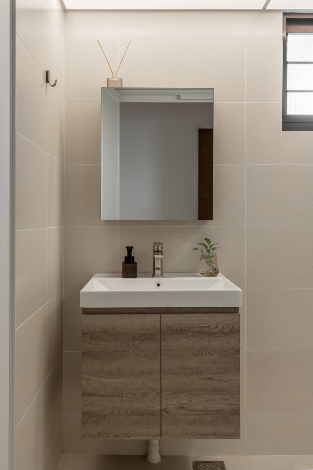 Scandinavian Bathroom with Homogeneous Tiles and Mirror