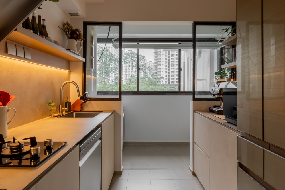 Scandinavian Kitchen with Homogeneous Tiles and Kitchen Window