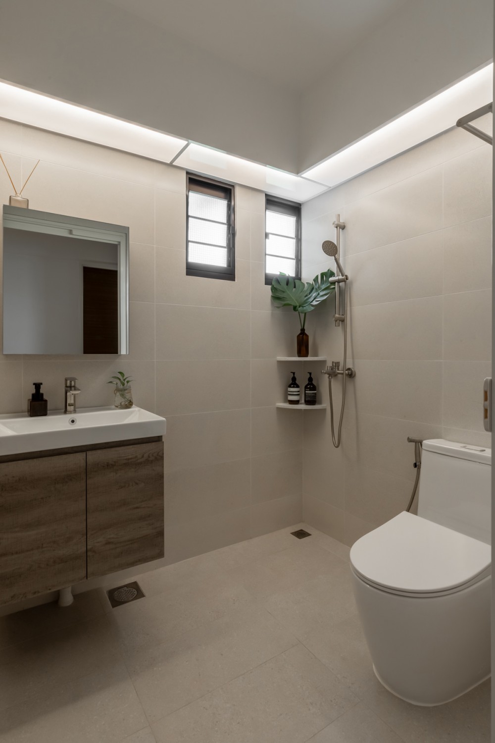 Scandinavian Bathroom with Mirror and Bathroom Storage