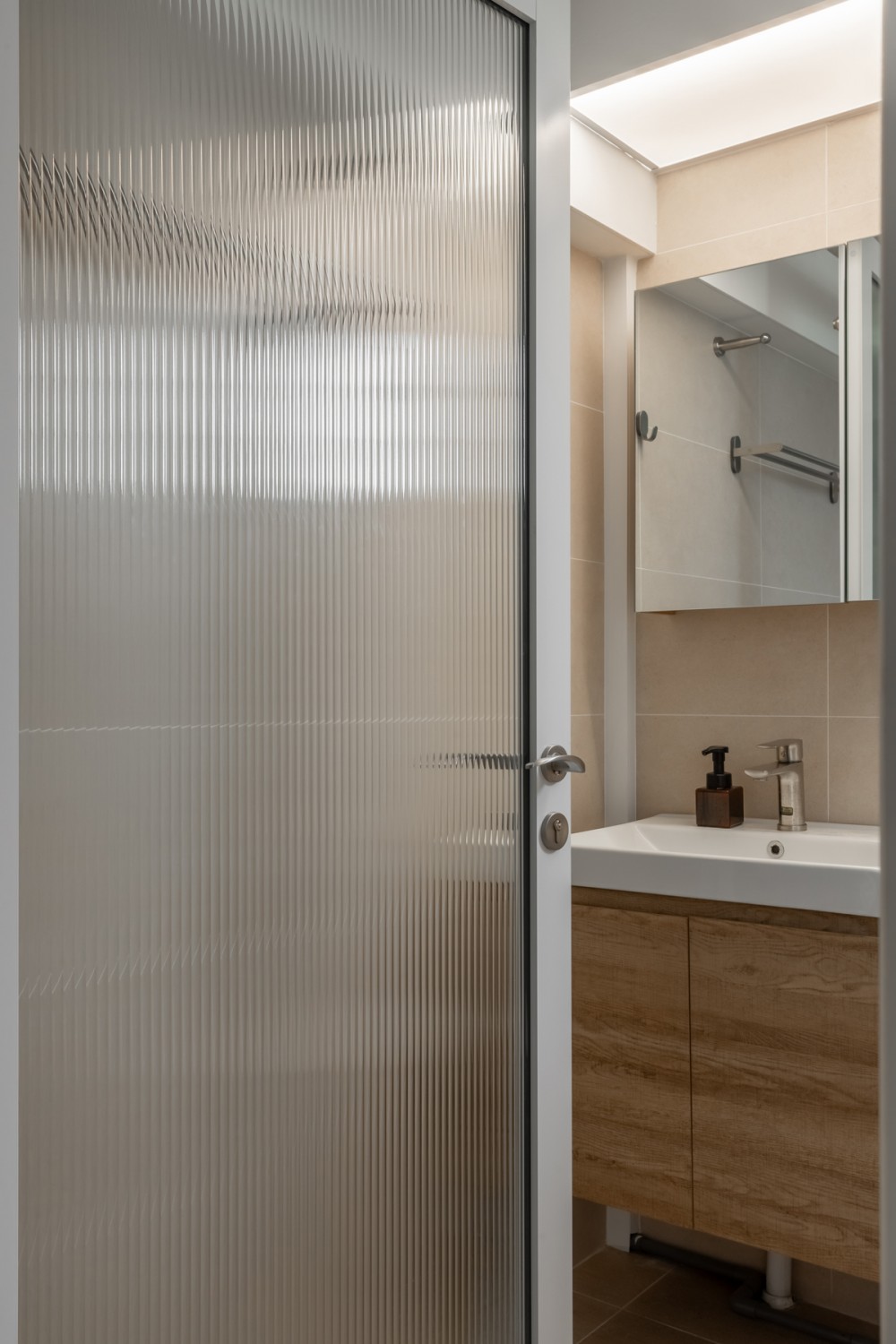 Scandinavian Bathroom with Homogeneous Tiles and Mirror