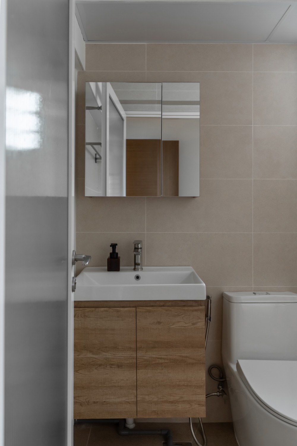 Scandinavian Bathroom with Homogeneous Tiles and Mirror