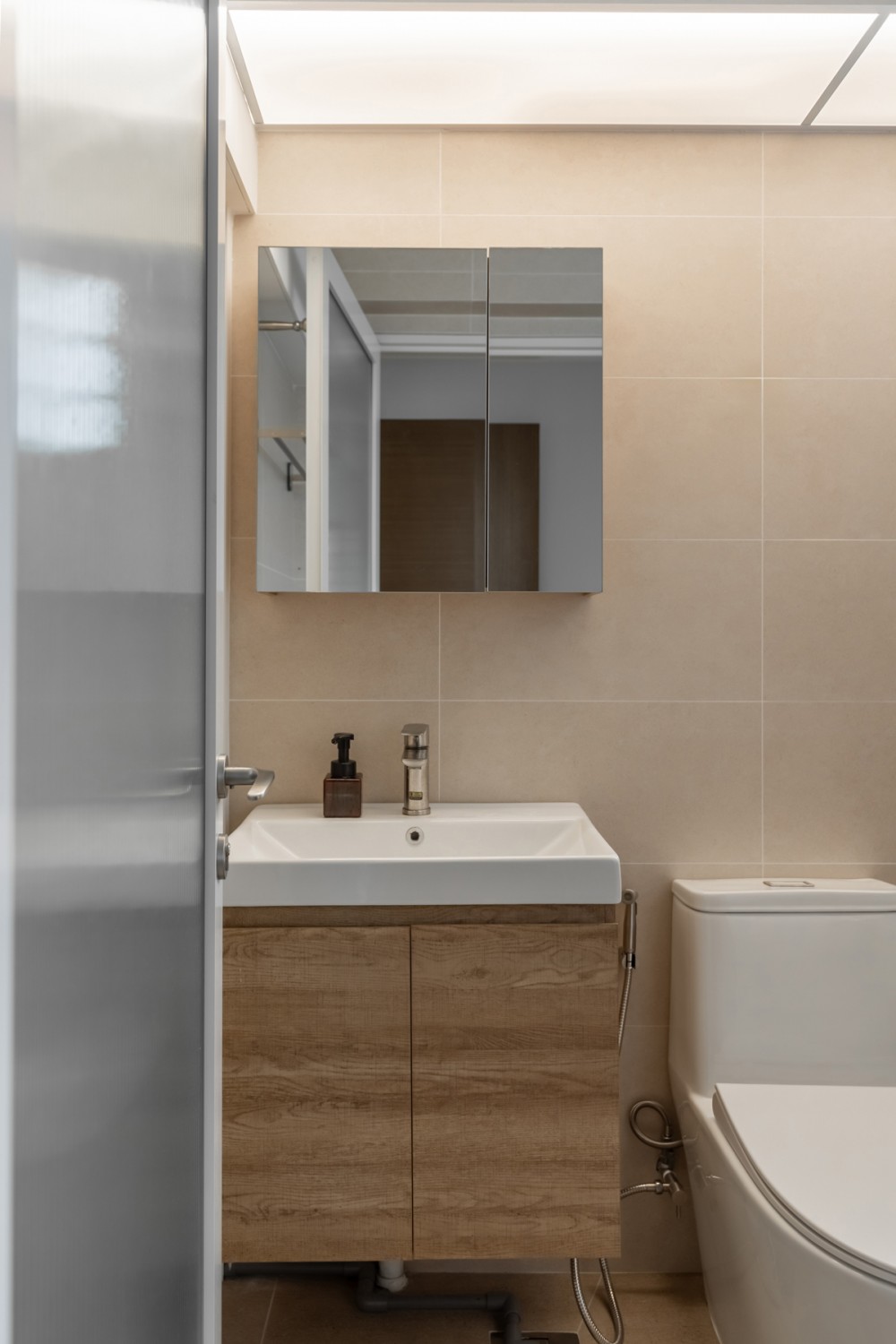 Scandinavian Bathroom with Homogeneous Tiles and Mirror