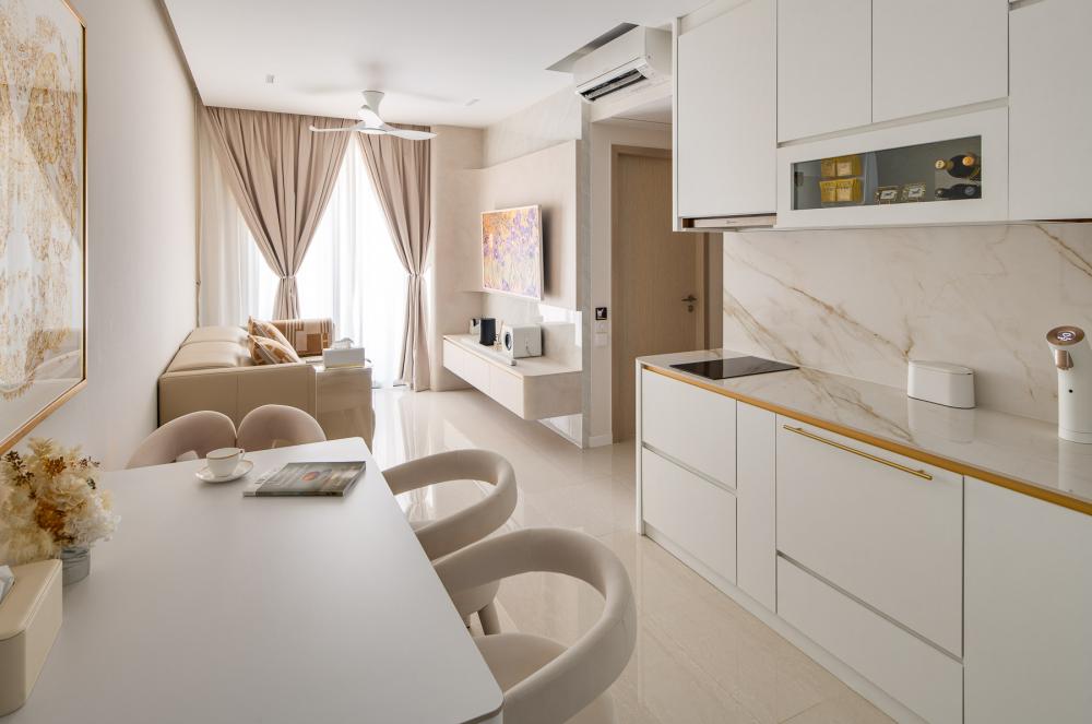 Contemporary Living Room with Homogeneous Tiles and Marble Floor