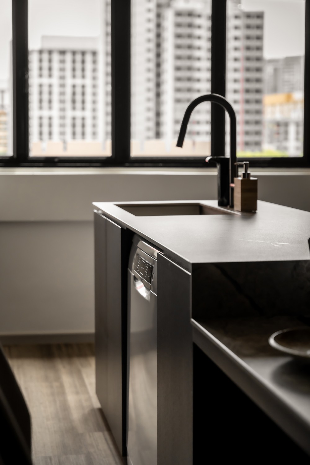Contemporary Kitchen with Countertop and Vinyl Flooring