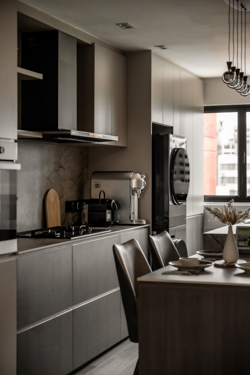 Contemporary Kitchen with Countertop and Open Kitchen