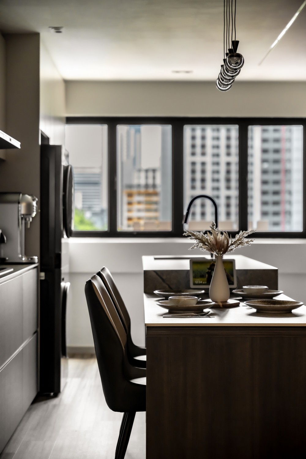 Contemporary Kitchen with Countertop and Kitchen Island