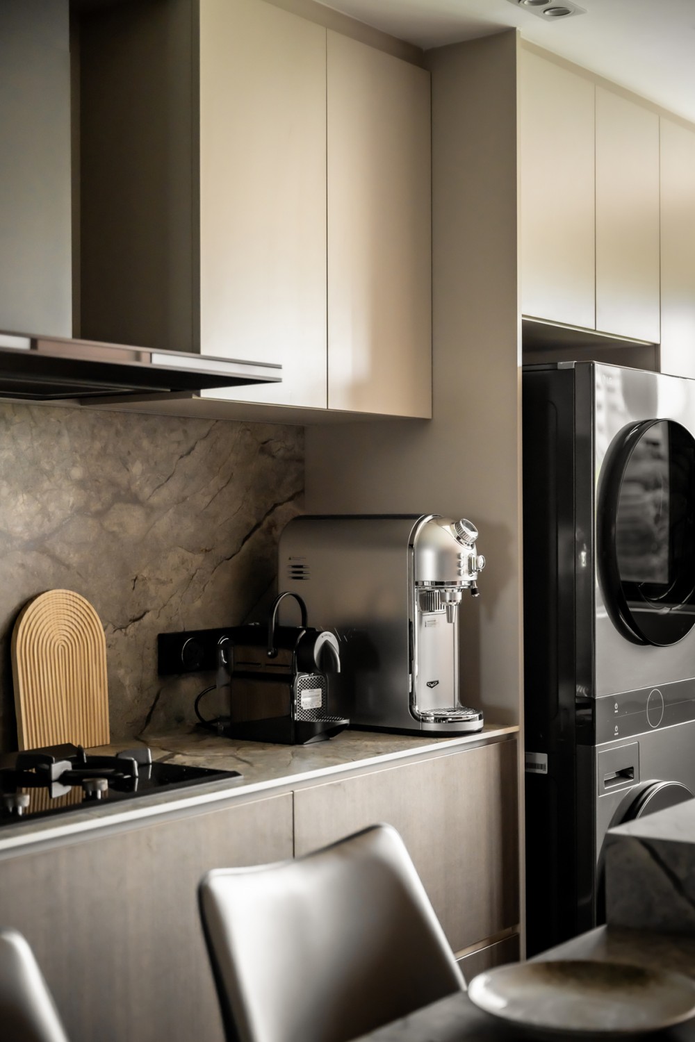Contemporary Kitchen with Countertop and Open Kitchen