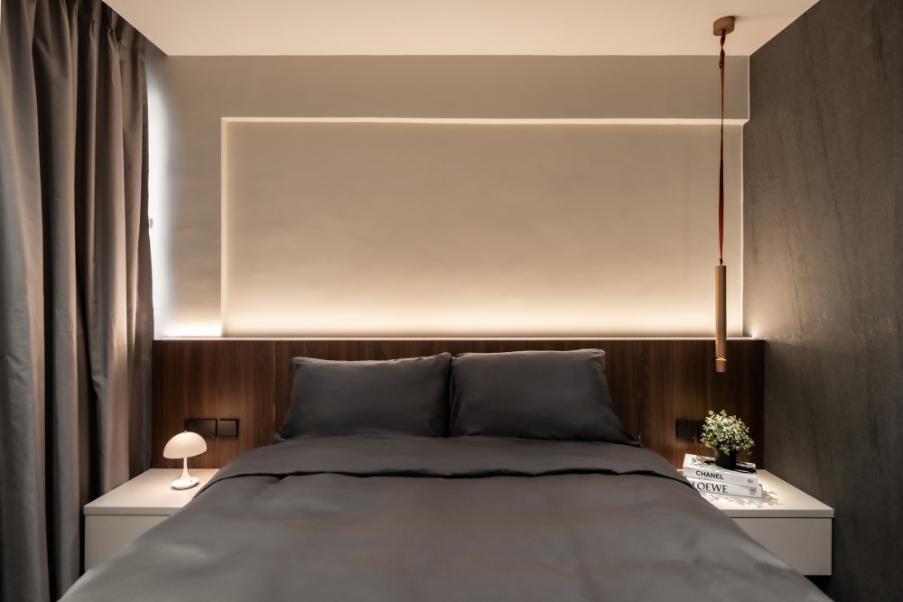 Contemporary Bedroom with Feature Wall and Wardrobe