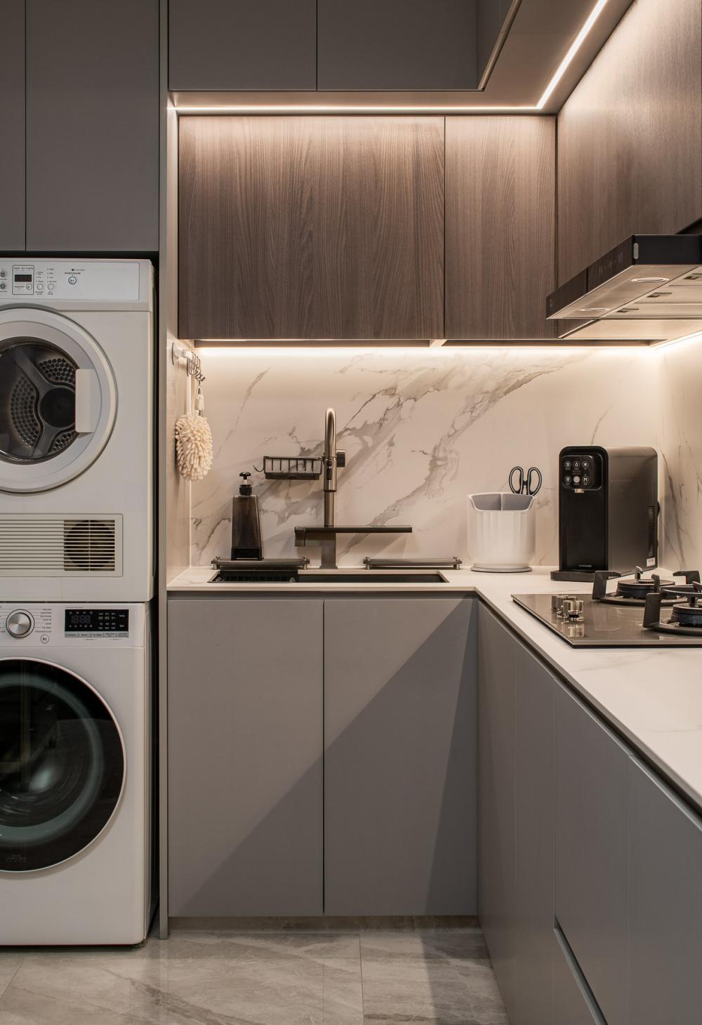 Contemporary Kitchen with Homogeneous Tiles and Kitchen Cabinets