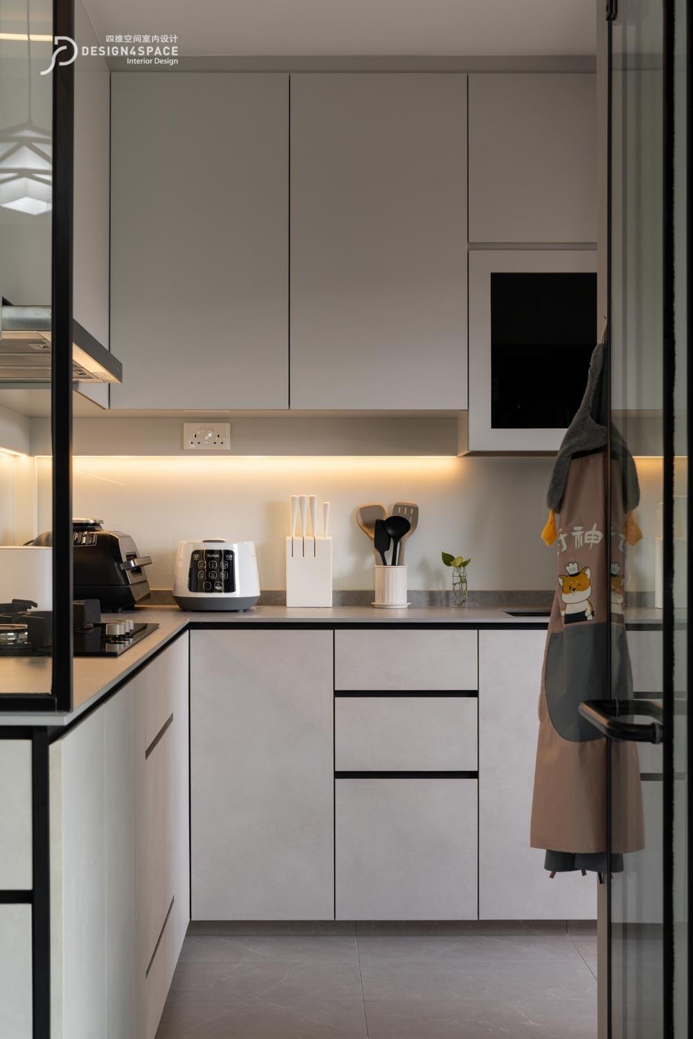 Modern Kitchen with Countertop and Homogeneous Tiles