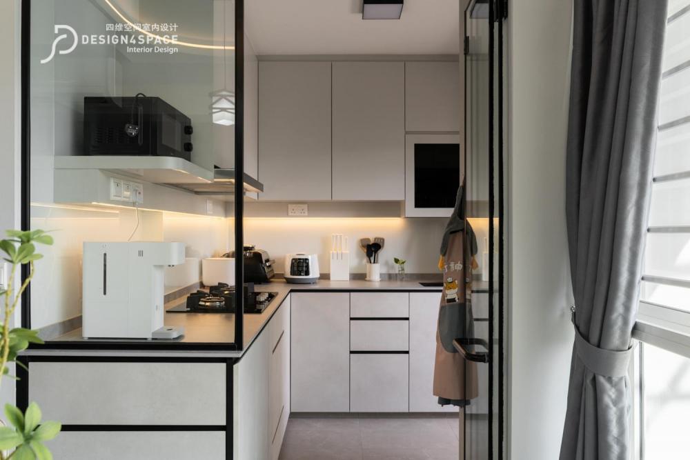 Modern Kitchen with Homogeneous Tiles and Open Kitchen