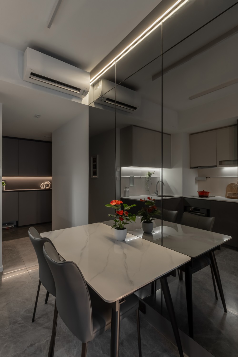 Modern Dining Room with Mirror and Dining Table