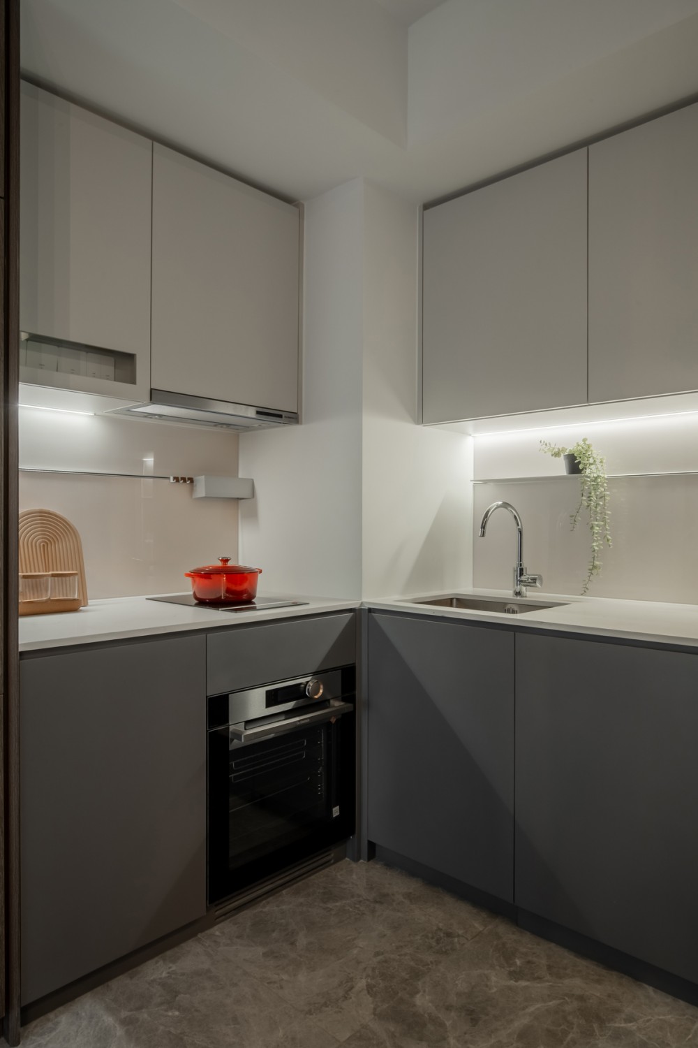 Modern Kitchen with Countertop and Open Kitchen