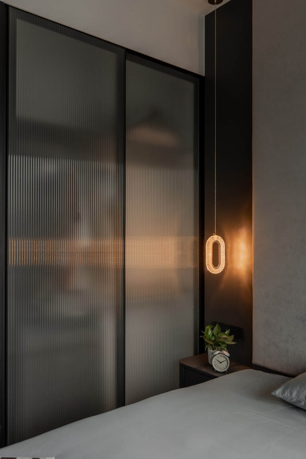Modern Bedroom with Feature Wall and Wardrobe