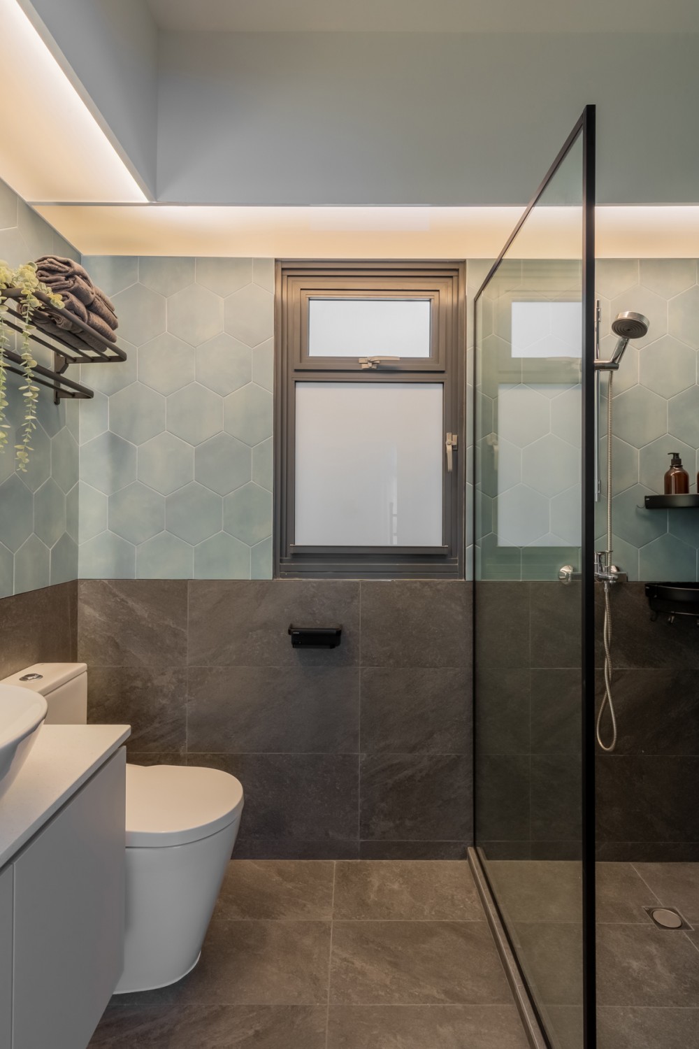 Scandinavian Bathroom with Homogeneous Tiles and Mirror