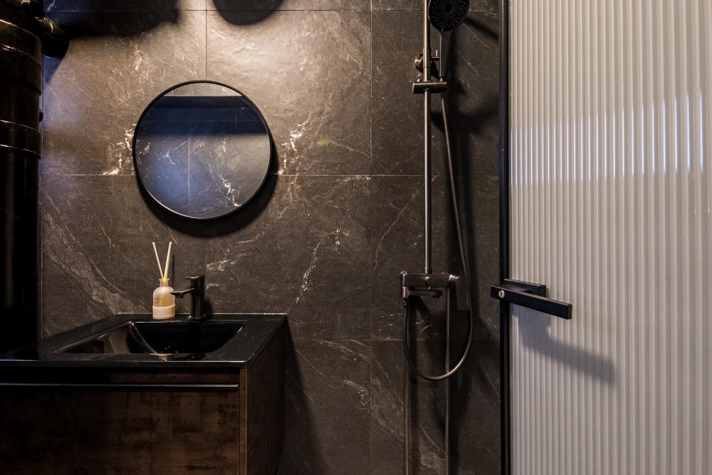 Contemporary Bathroom with Mirror and Shower Screen