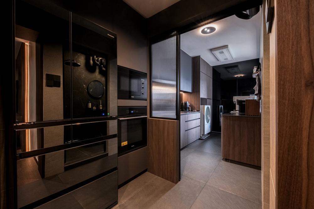 Contemporary Kitchen with Kitchen Window and Kitchen Backsplash