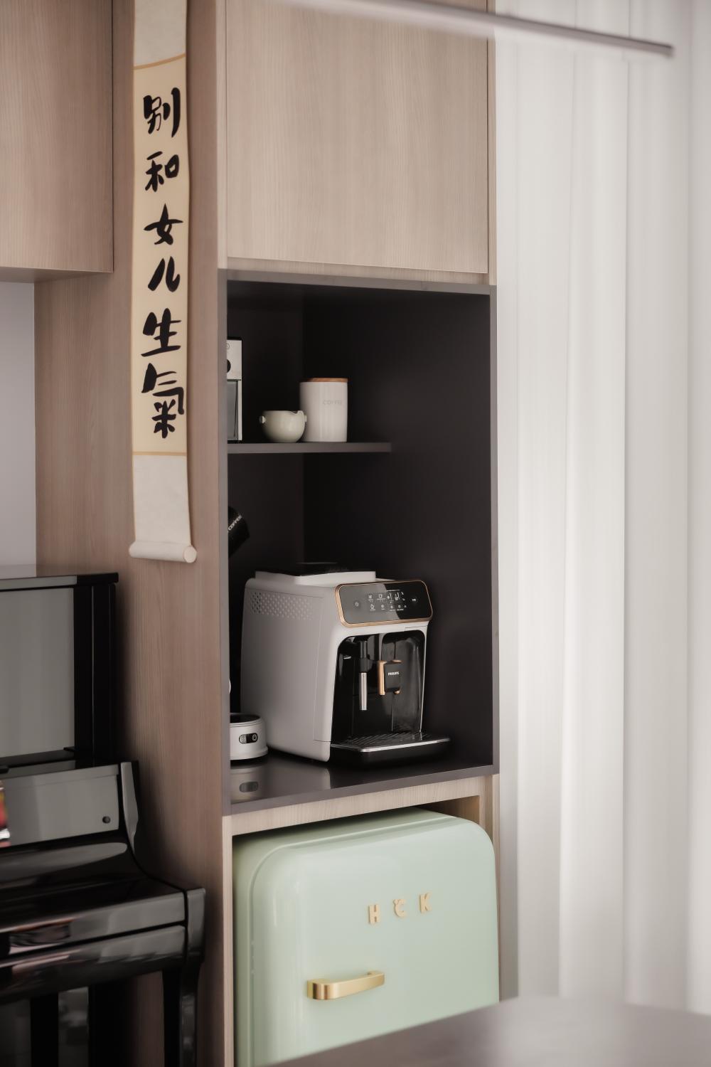 Modern Dining Room with Dining Table and Console Table