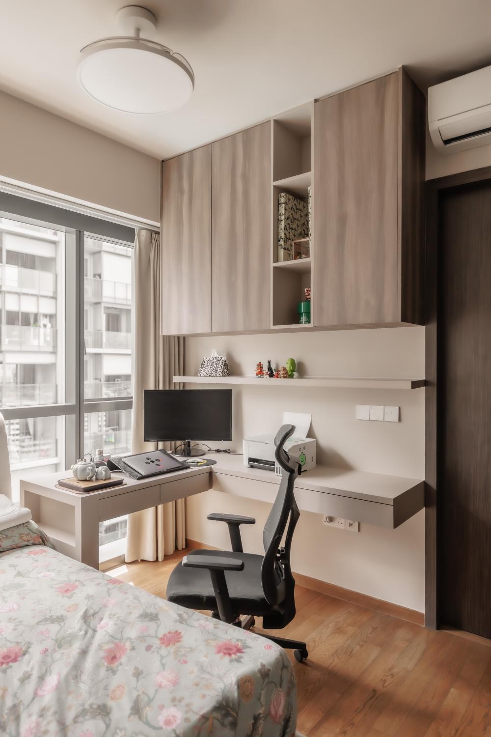 Modern Study with Bookshelf and Wood Flooring