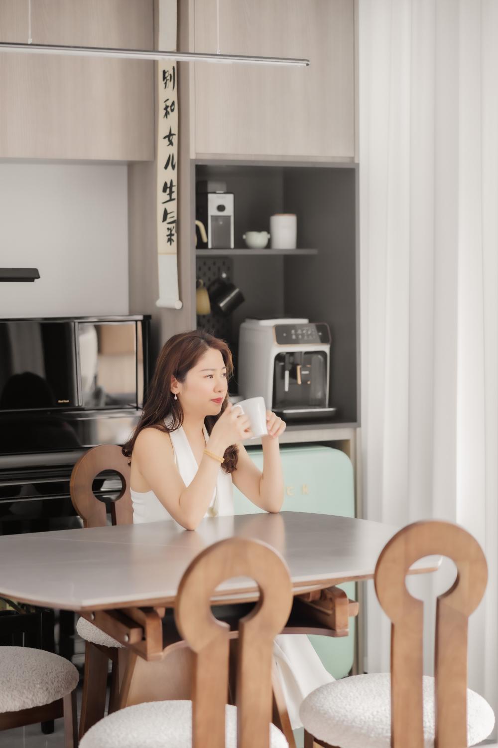 Modern Dining Room with Drop Light and Dining Table