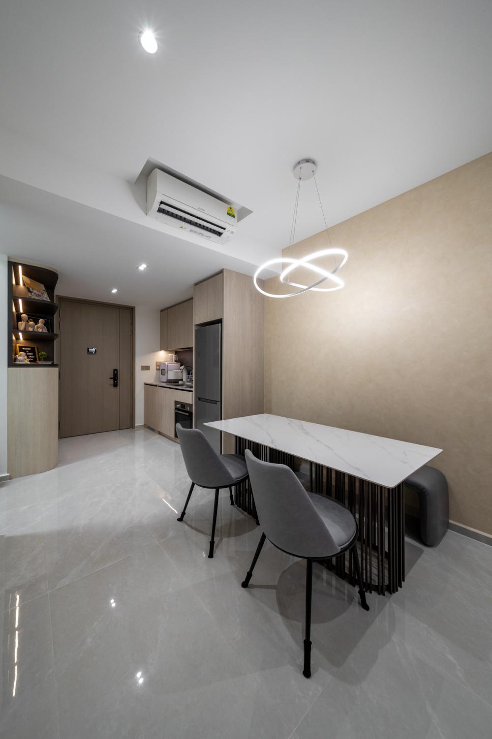 Modern Dining Room with Drop Ceiling and Dining Table