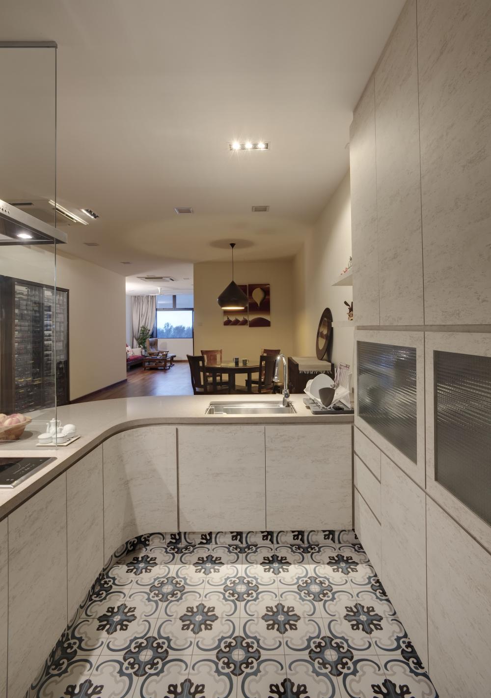 Eclectic Kitchen with Countertop and Homogeneous Tiles