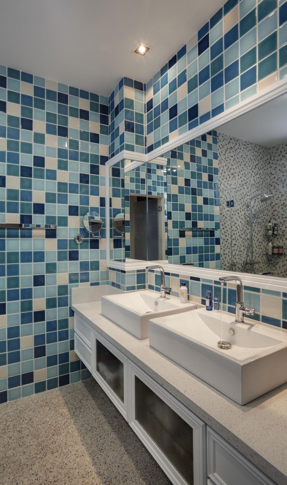 Eclectic Bathroom with Homogeneous Tiles and Mirror
