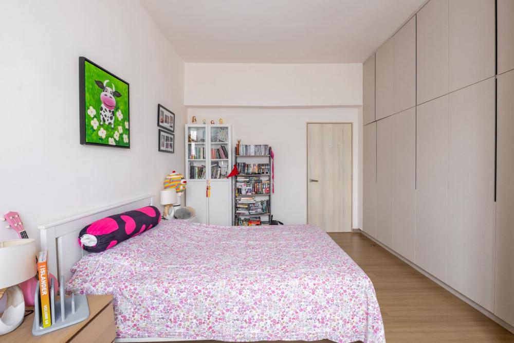 Asian Bedroom with Vinyl Flooring and Wardrobe