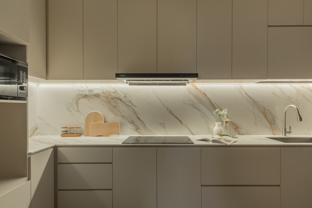 Modern Kitchen with Countertop and Open Kitchen