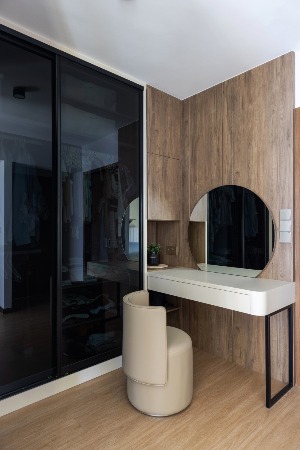 Contemporary Bedroom with Vinyl Flooring and Wardrobe