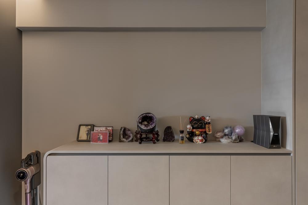 Modern Living Room with Bookshelf and Settee