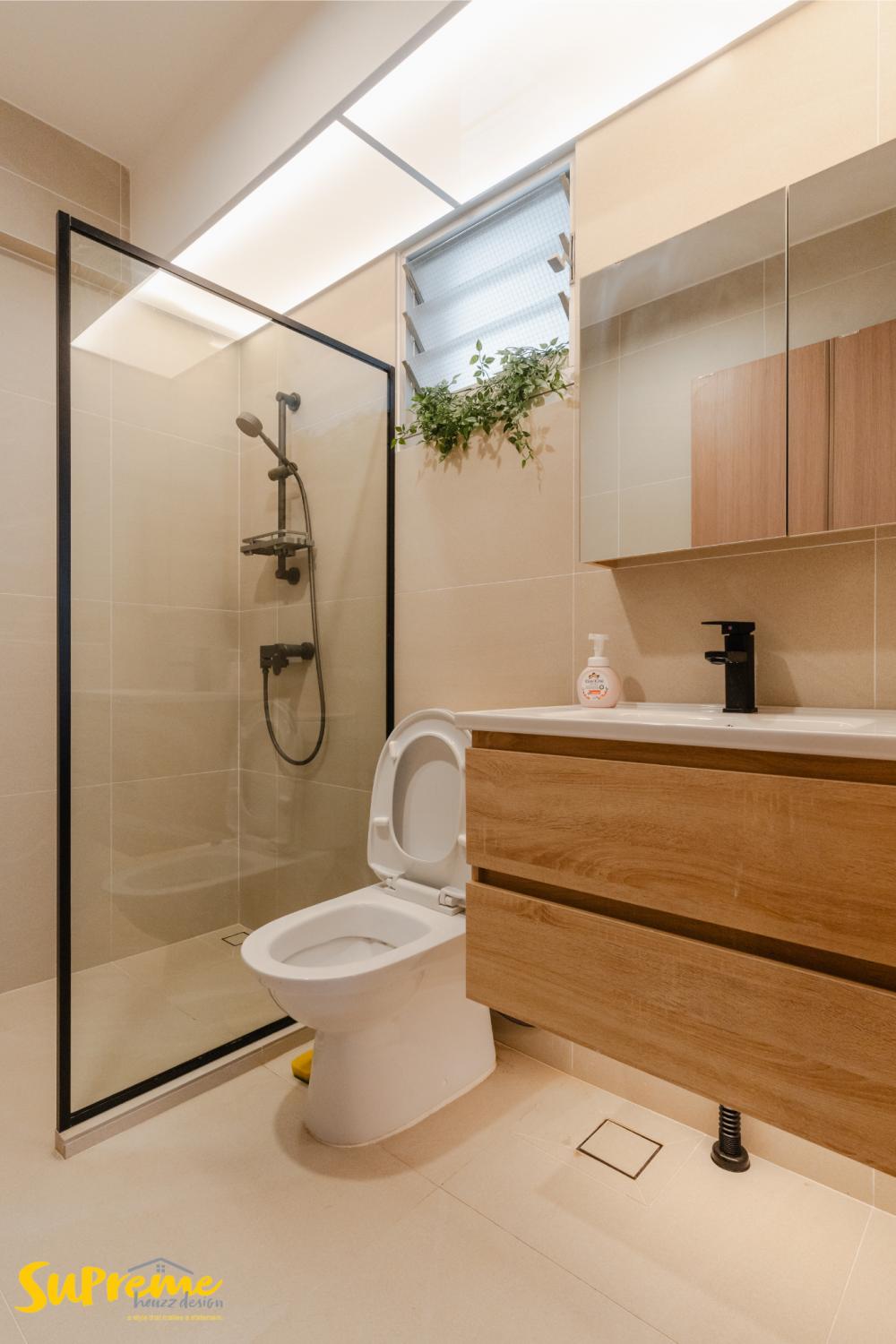 Contemporary Bathroom with Mirror and Bathroom Storage