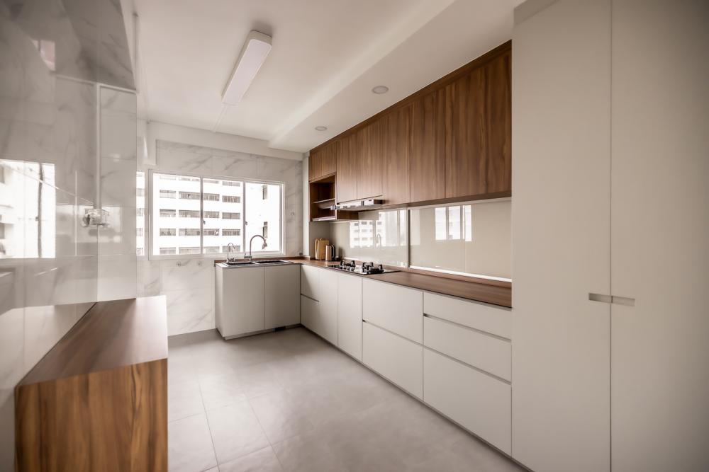 Modern Kitchen with Countertop and Homogeneous Tiles