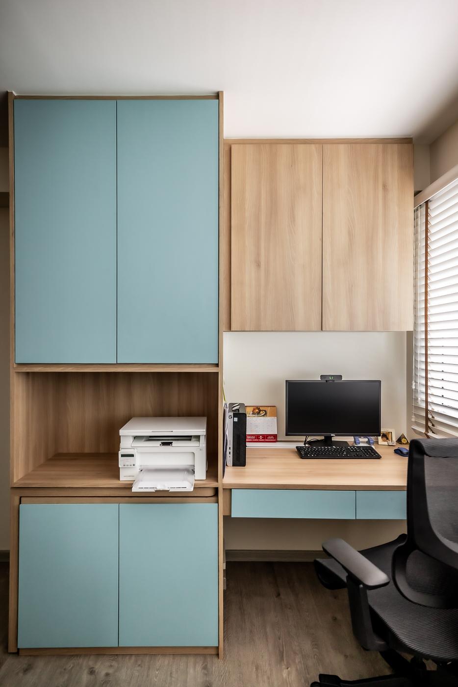 Modern Home Office with Desk and Desk Chairs