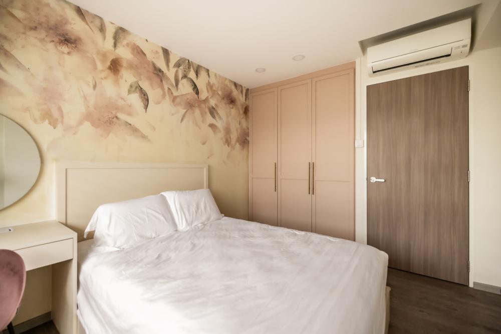 Modern Bedroom with Vinyl Flooring and Drop Light