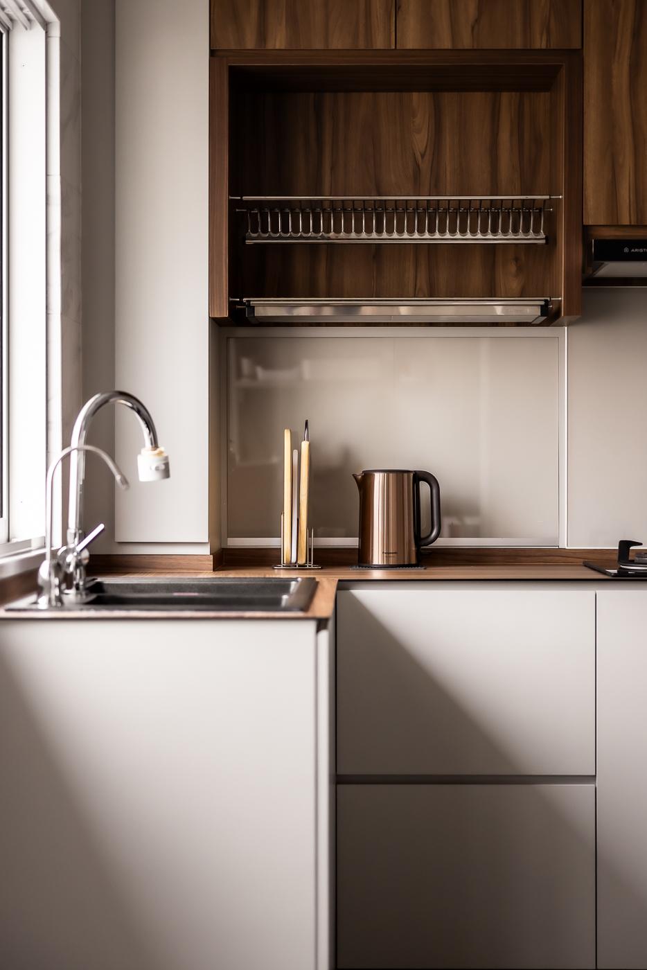 Modern Kitchen with Countertop and Kitchen Window