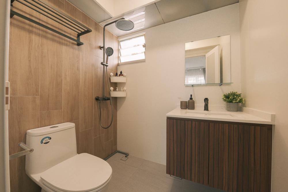 Scandinavian Bathroom with Mirror and Bathroom Sinks