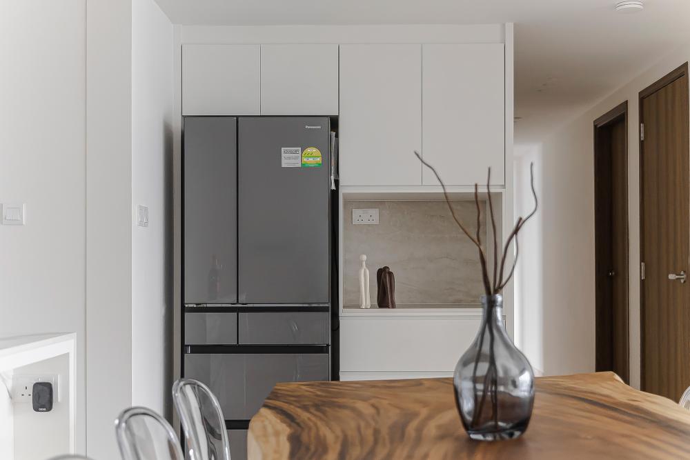 Contemporary Kitchen with Marble Floor and Open Kitchen