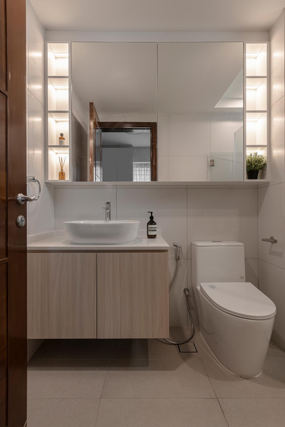 Contemporary Bathroom with Countertop and Homogeneous Tiles