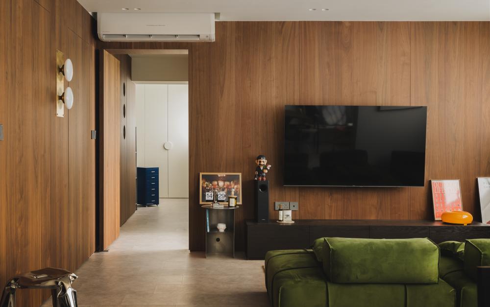 Vintage Living Room with Sofa and Lighting