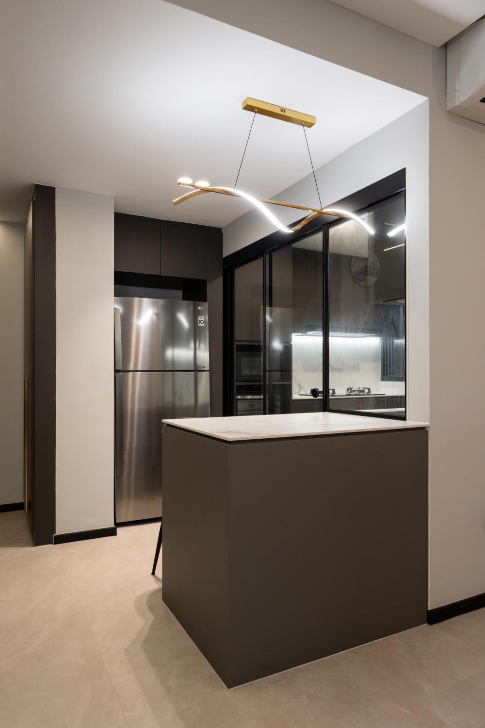 Modern Kitchen with Open Kitchen and Kitchen Backsplash