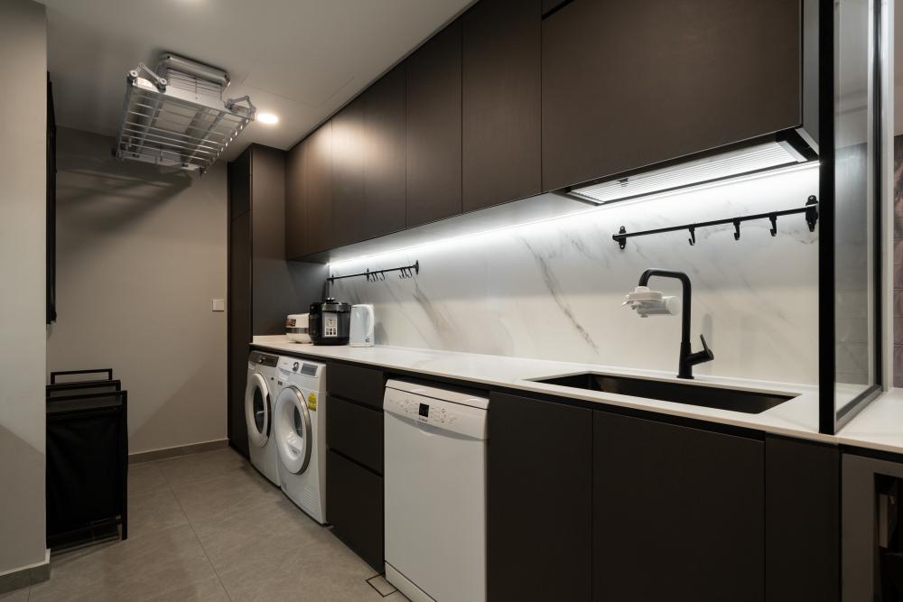 Modern Kitchen with Kitchen Window and Open Kitchen