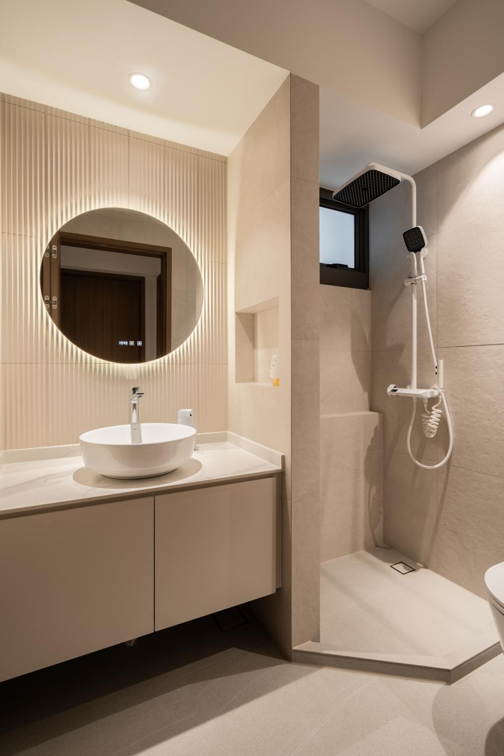 Contemporary Bathroom with Countertop and Homogeneous Tiles