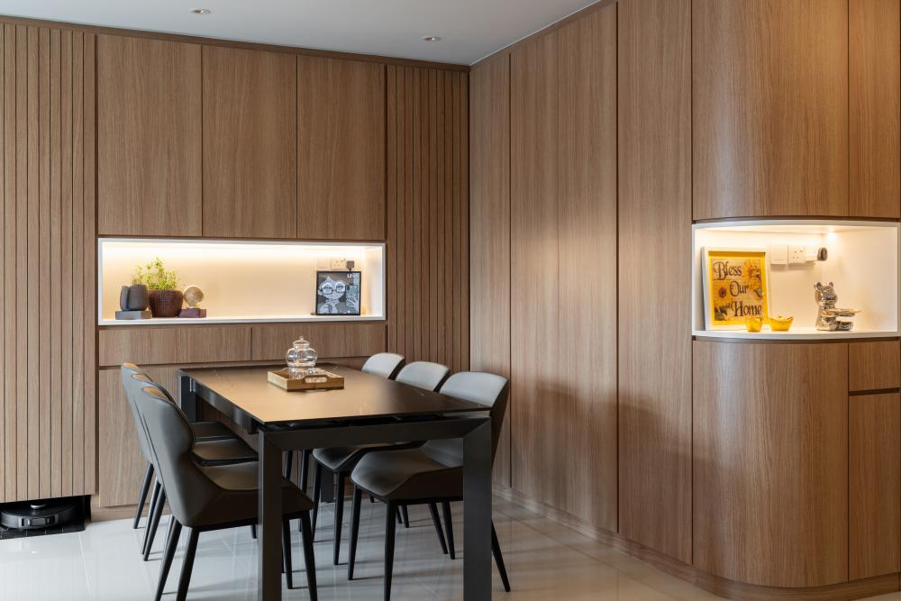 Contemporary Dining Room with Dining Table and Dining Chairs