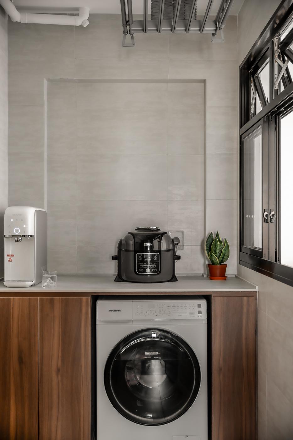 Scandinavian Kitchen with Countertop and Homogeneous Tiles