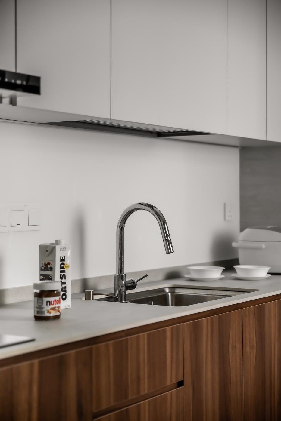 Scandinavian Kitchen with Countertop and Homogeneous Tiles