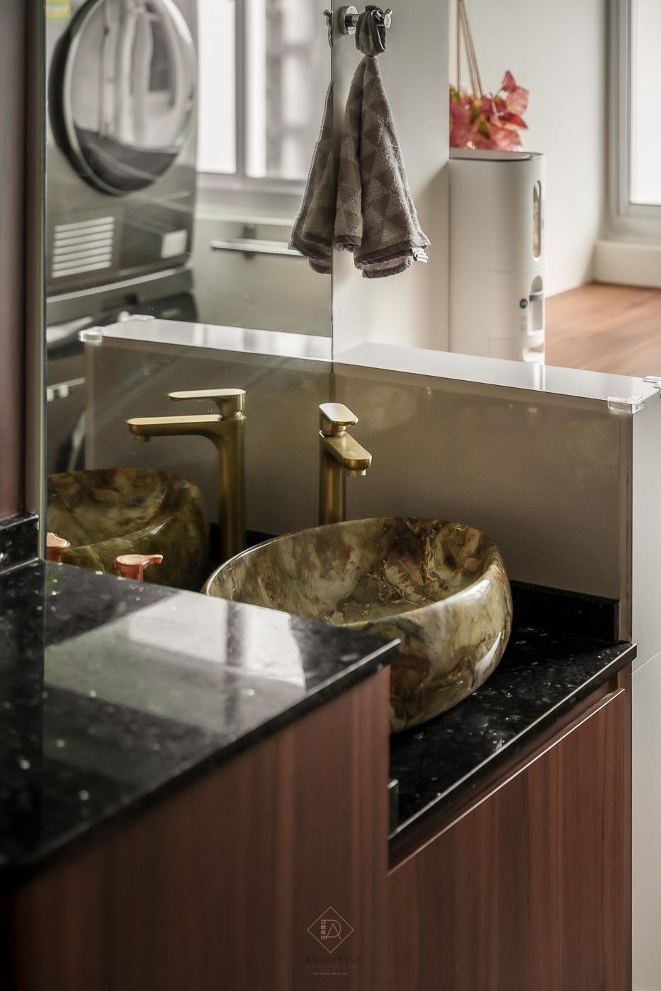Modern Kitchen with Countertop and Homogeneous Tiles