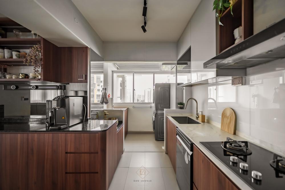 Modern Kitchen with Countertop and Homogeneous Tiles