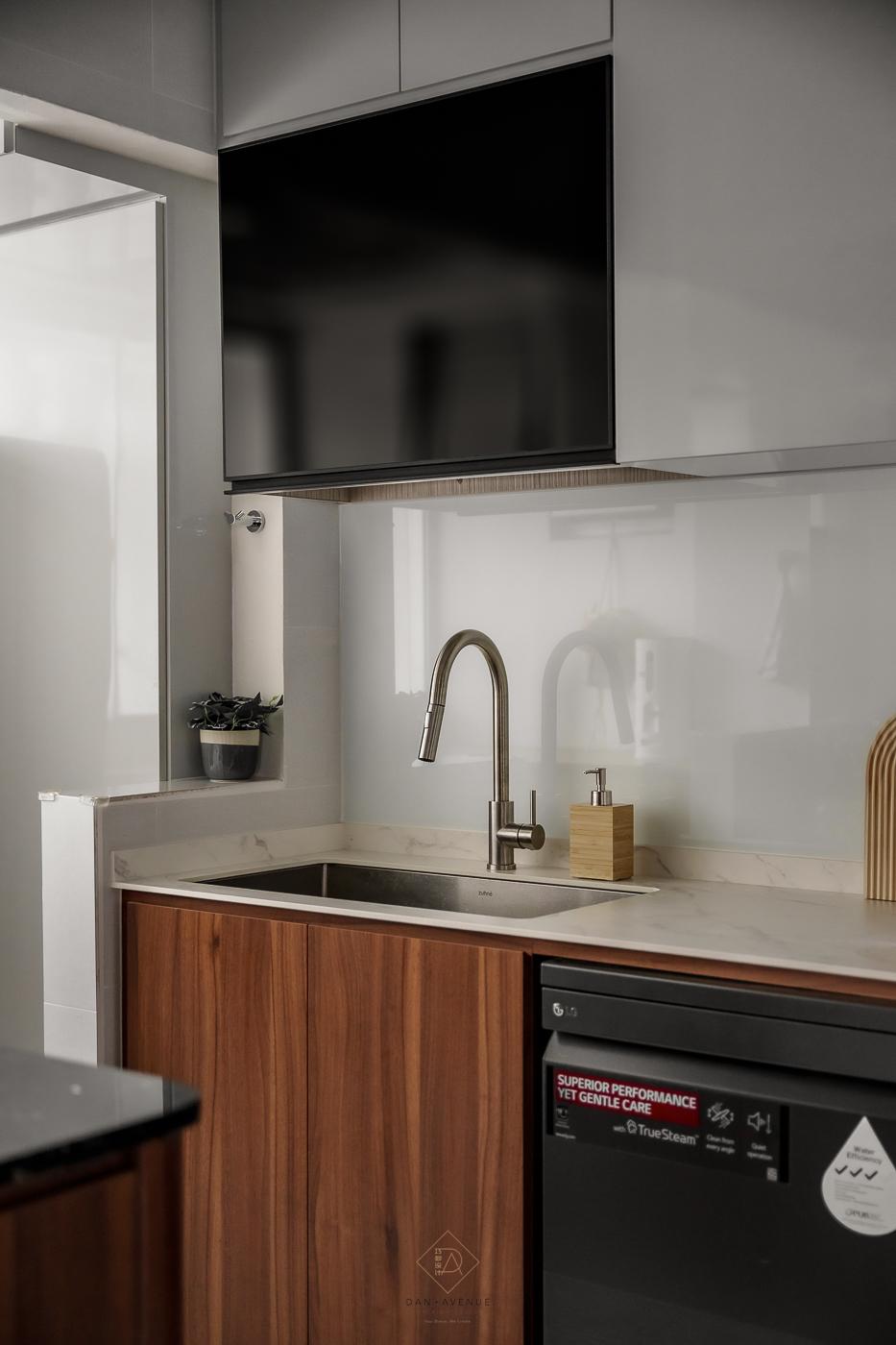 Modern Kitchen with Countertop and Homogeneous Tiles