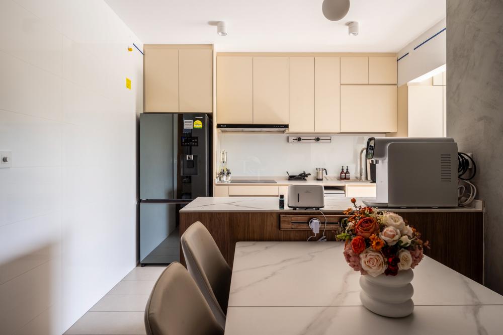 Modern Kitchen with Countertop and Homogeneous Tiles